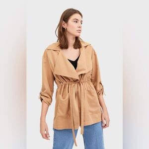 Tan trench coat with adjustable waist Women’s Size M Capsule Wardrobe Essential